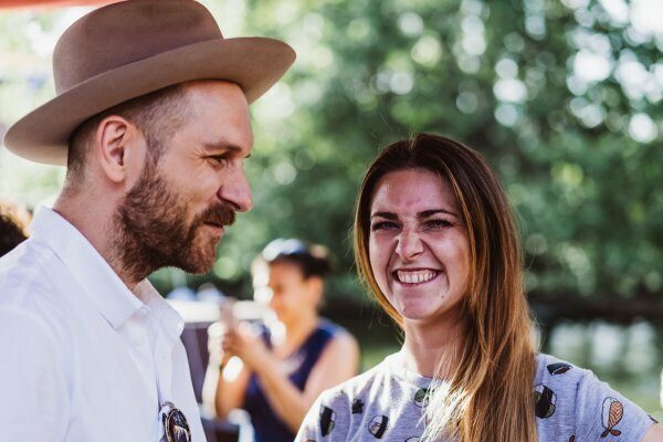 Yachtclub meets Donkeybar 2018 jana Freund und Bjoern Eckert unterhalten sich